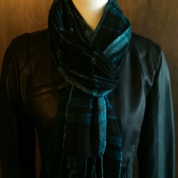 Black blue sparkling plaid scarf - Picture 3 of 3